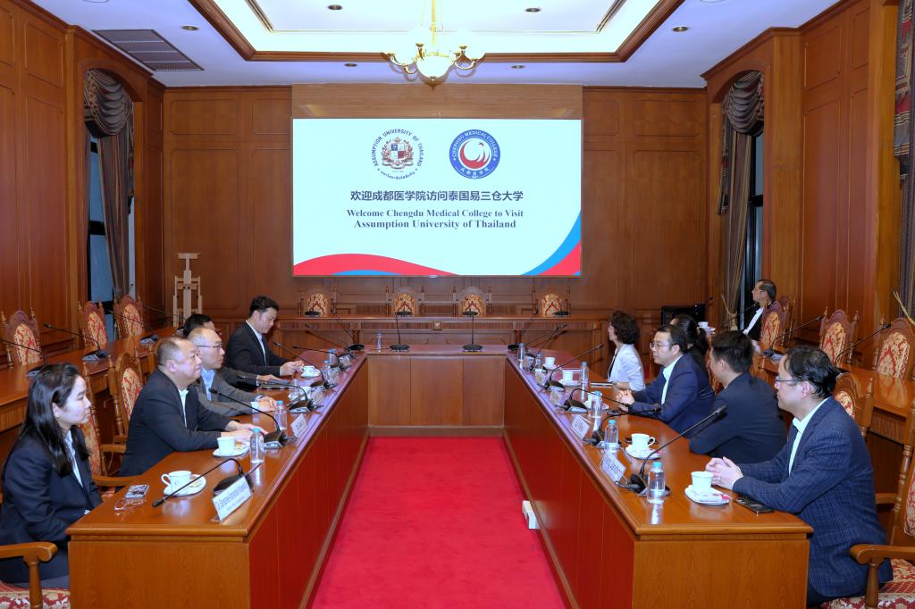 校领导带队赴泰国易三仓大学开展交流合作